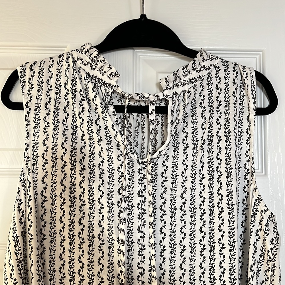 LOFT top, Size Large - Picture 2 of 3